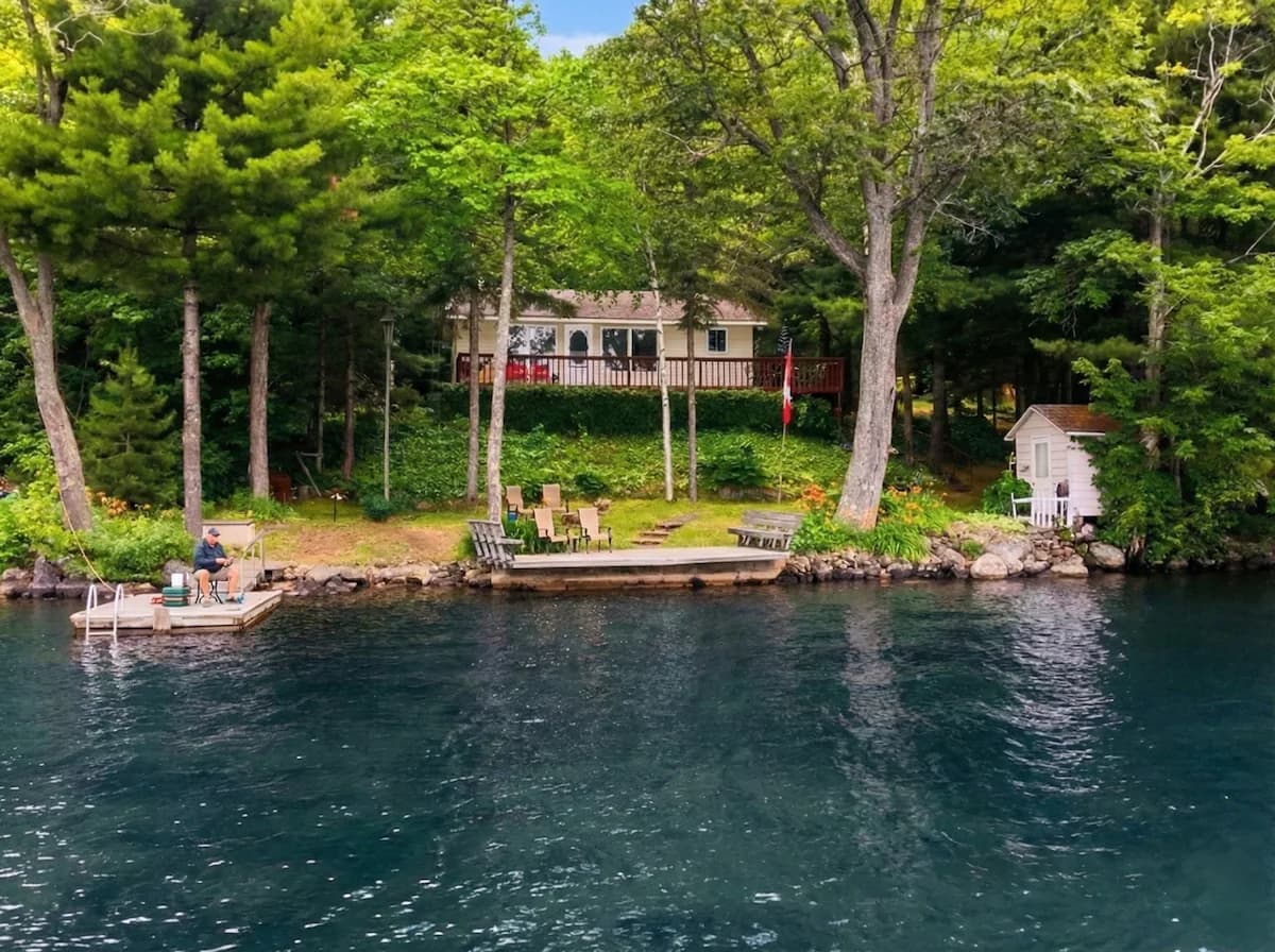 Sunrise Cottage on Halls Lake